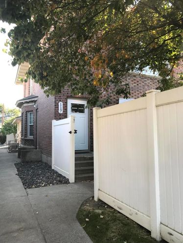 201 E 2nd St, Grandview, WA 98930